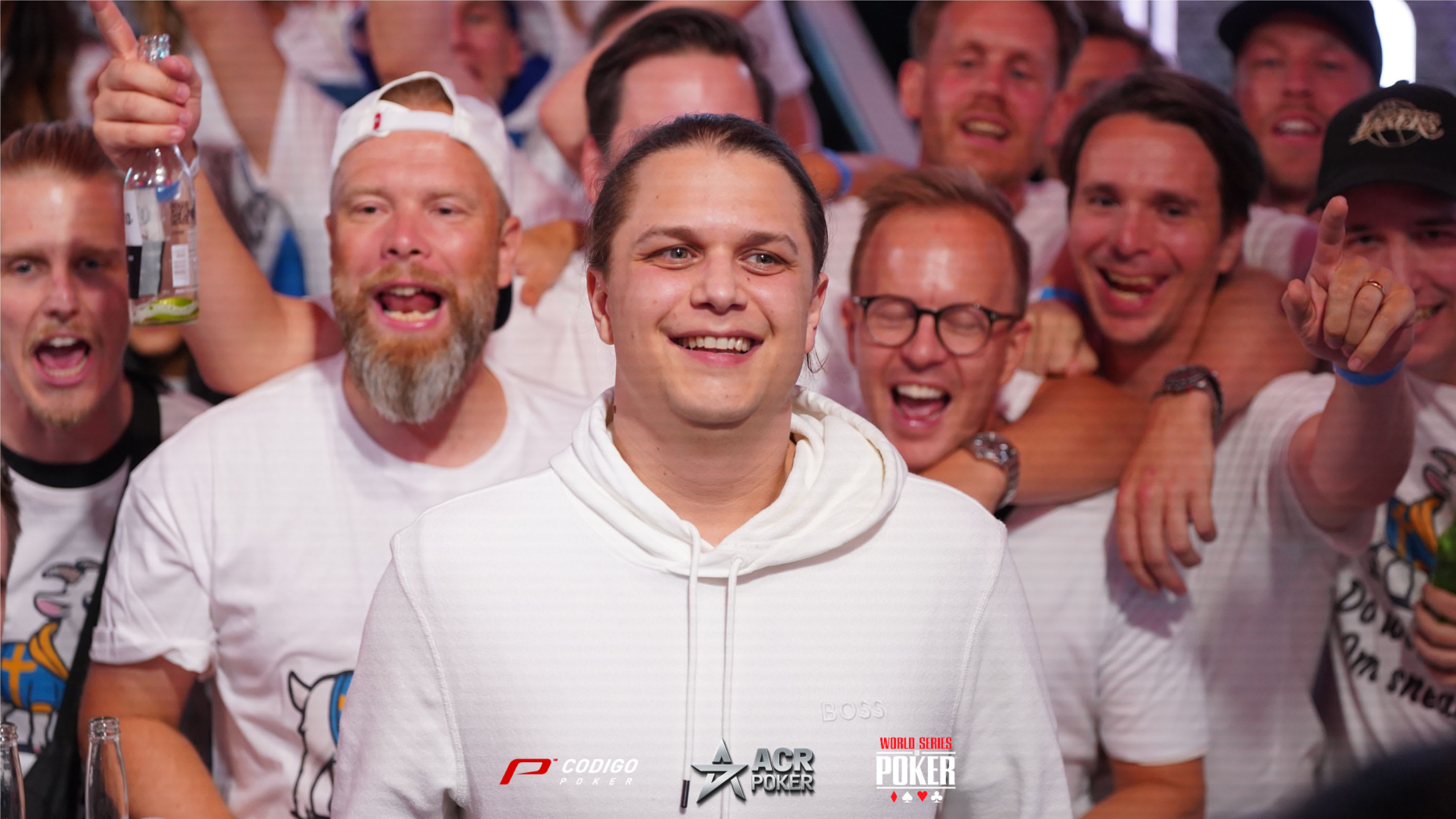 Astedt lo hizo de nuevo: ganó dos WCOOP en una hora