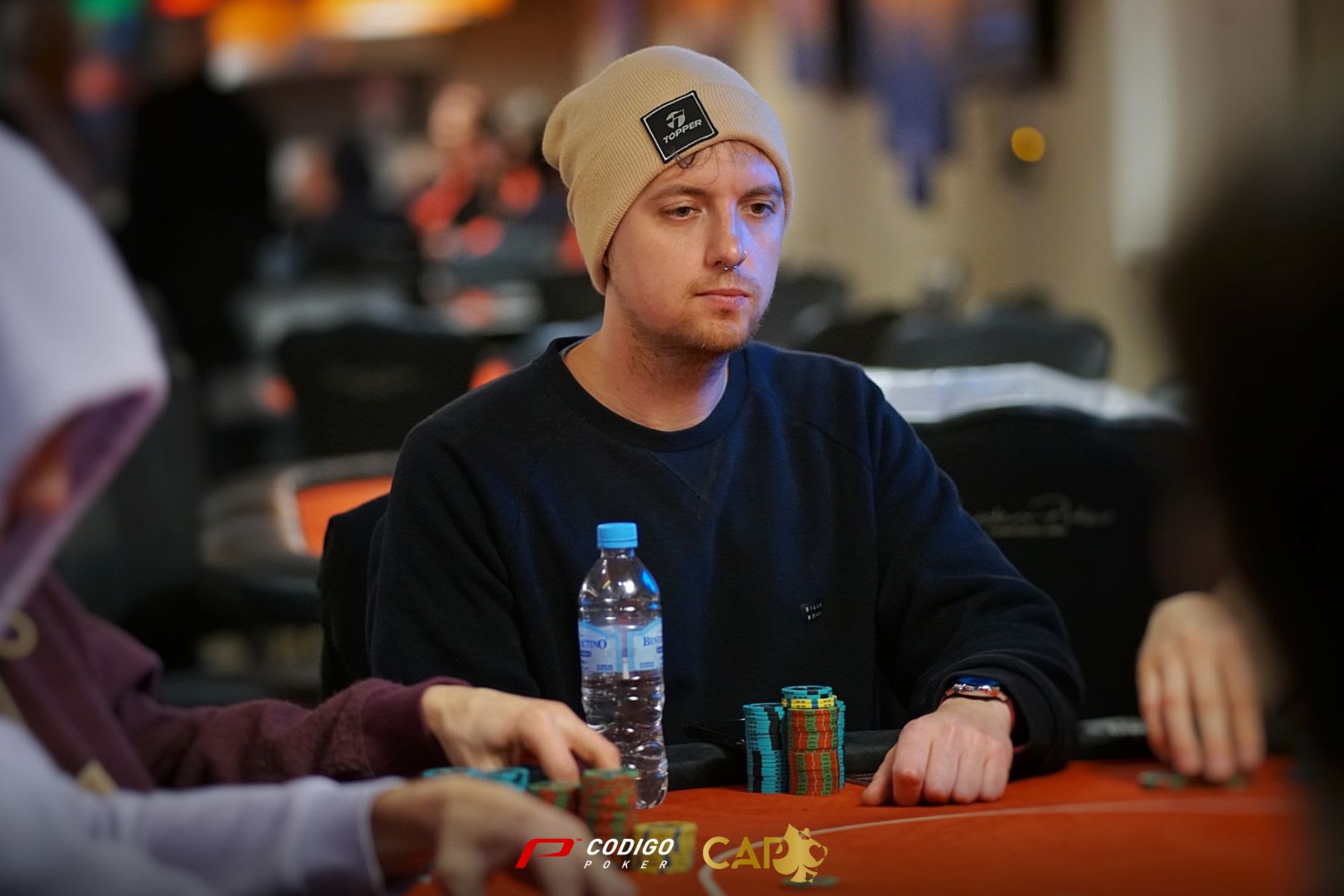 Abrió una mesa por error y ganó la mano más grande de su vida