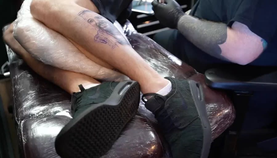 ¿Hay prop bet más loca? Ganó y se tatuó a Phil Nagy