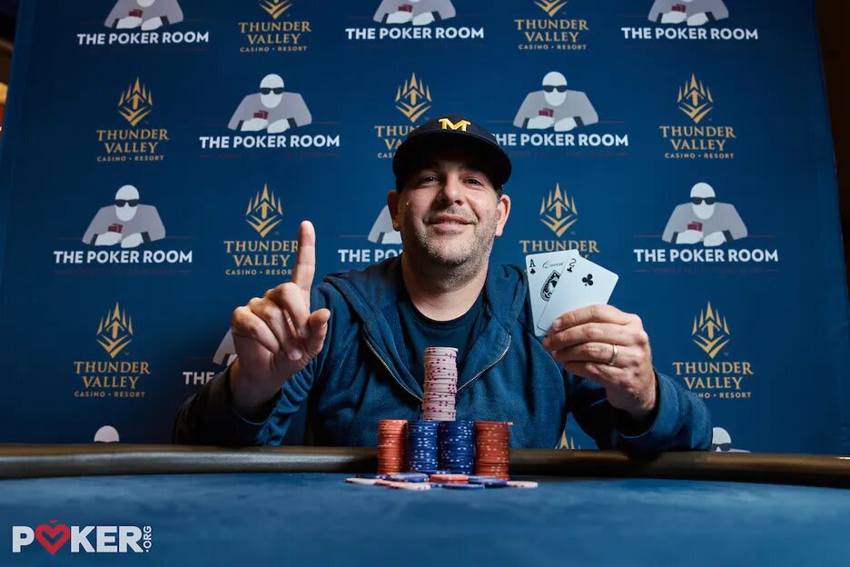 Jugó 12 mesas finales y finalmente ganó su anillo de WSOPC