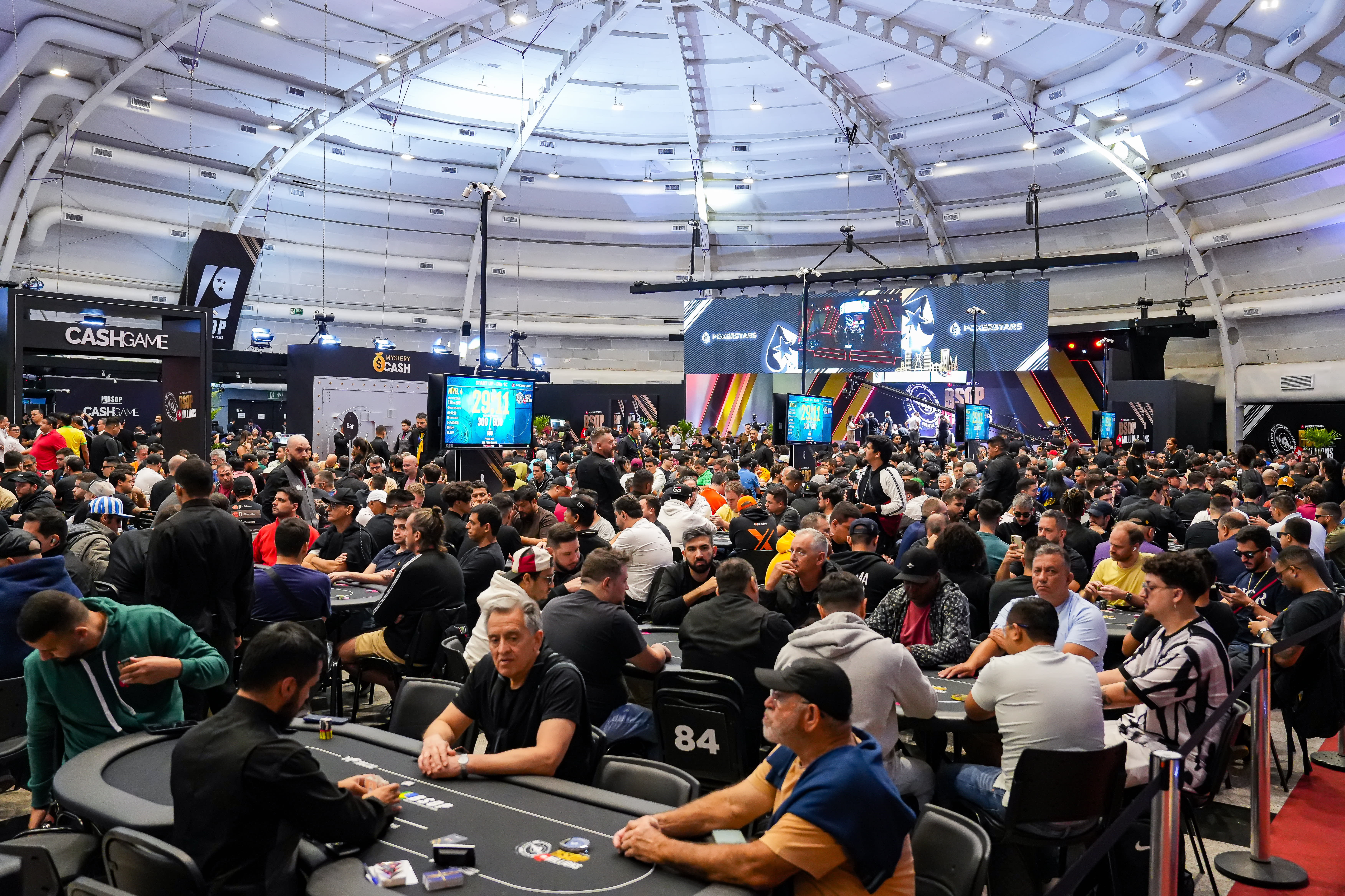 47 hispano hablantes avanzaron al Día 2 del colosal Main Event del BSOP Millions