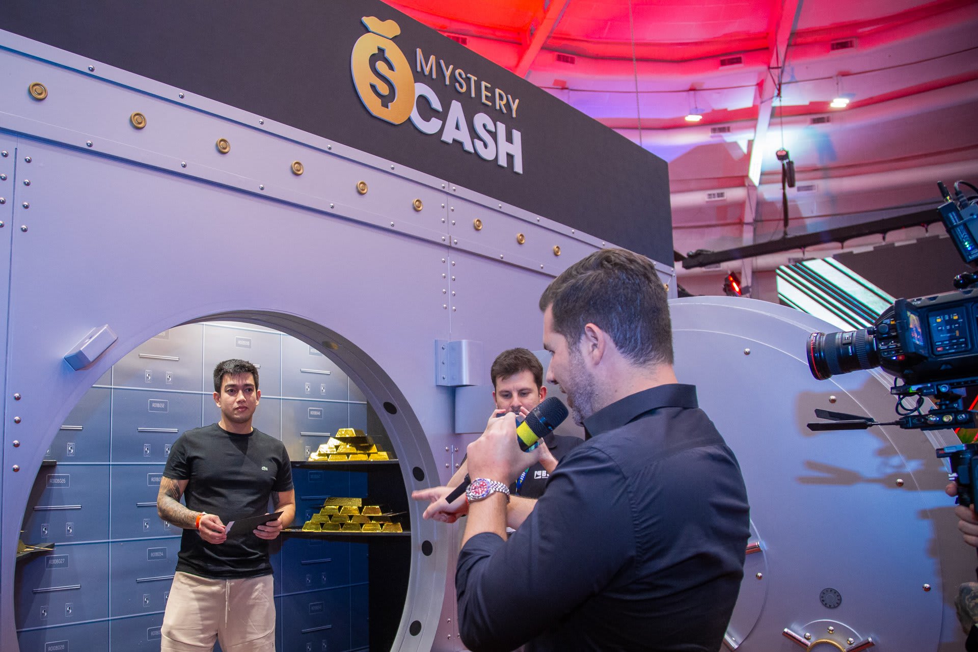 Robó en un cash game y terminó pagando el doble