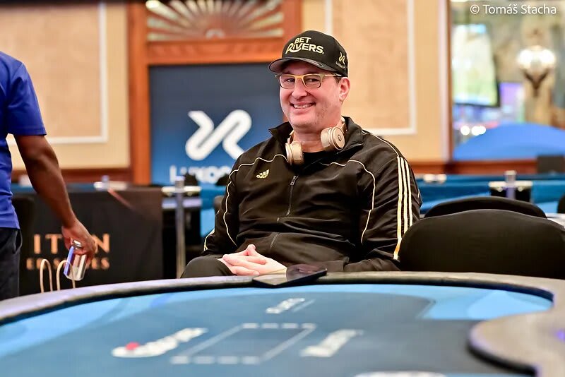 ¿Phil Hellmuth jugará el Main Event? Hizo una encuesta, la borró y siembra dudas