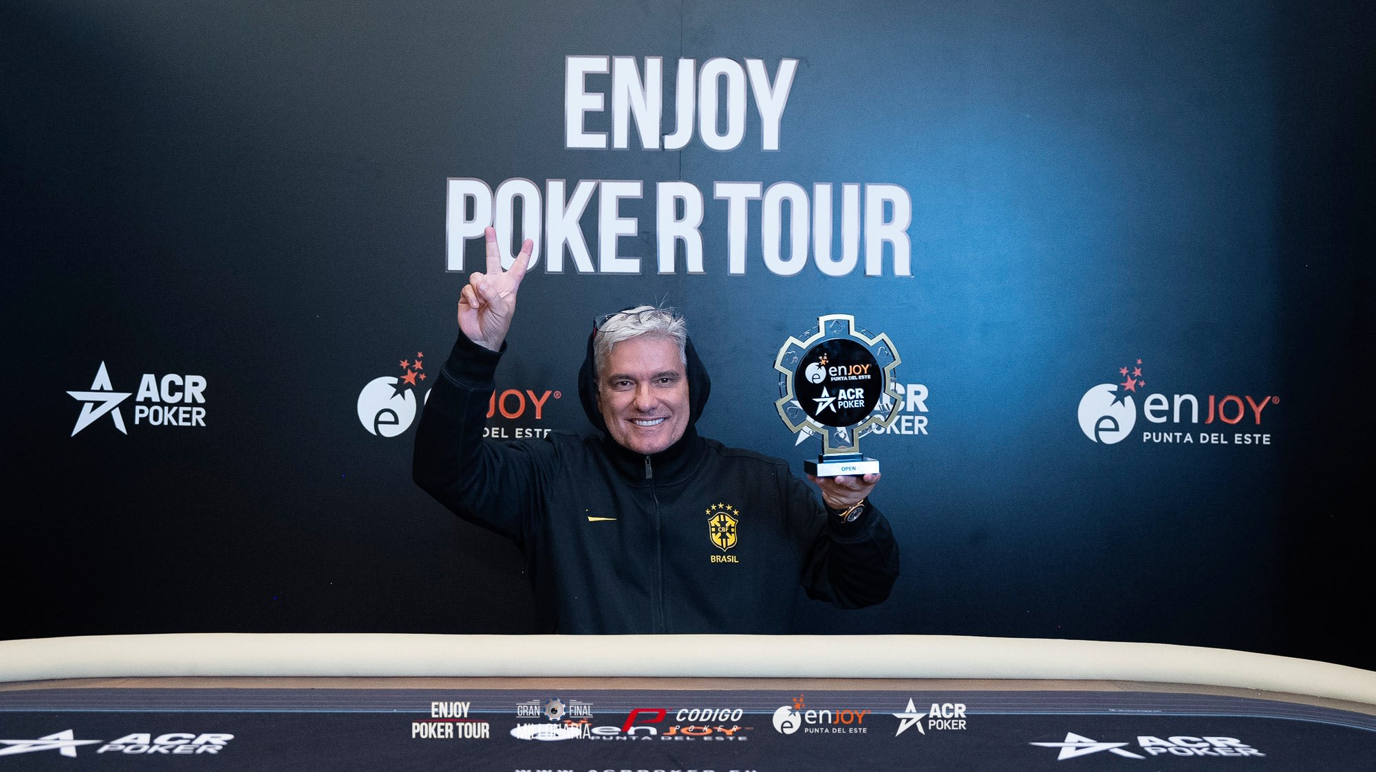 Osvaldo Naves ganó el Open y fue el primer campeón del Enjoy Poker Tour