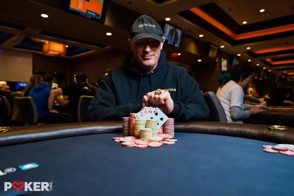 Dejó su casa y viaja por EE.UU. recolectando anillos de la WSOP