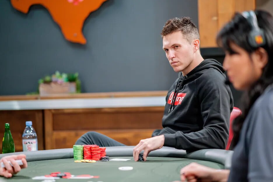 Doug Polk é favorito ao título no Heads-Up Poker Championship segundo a IA