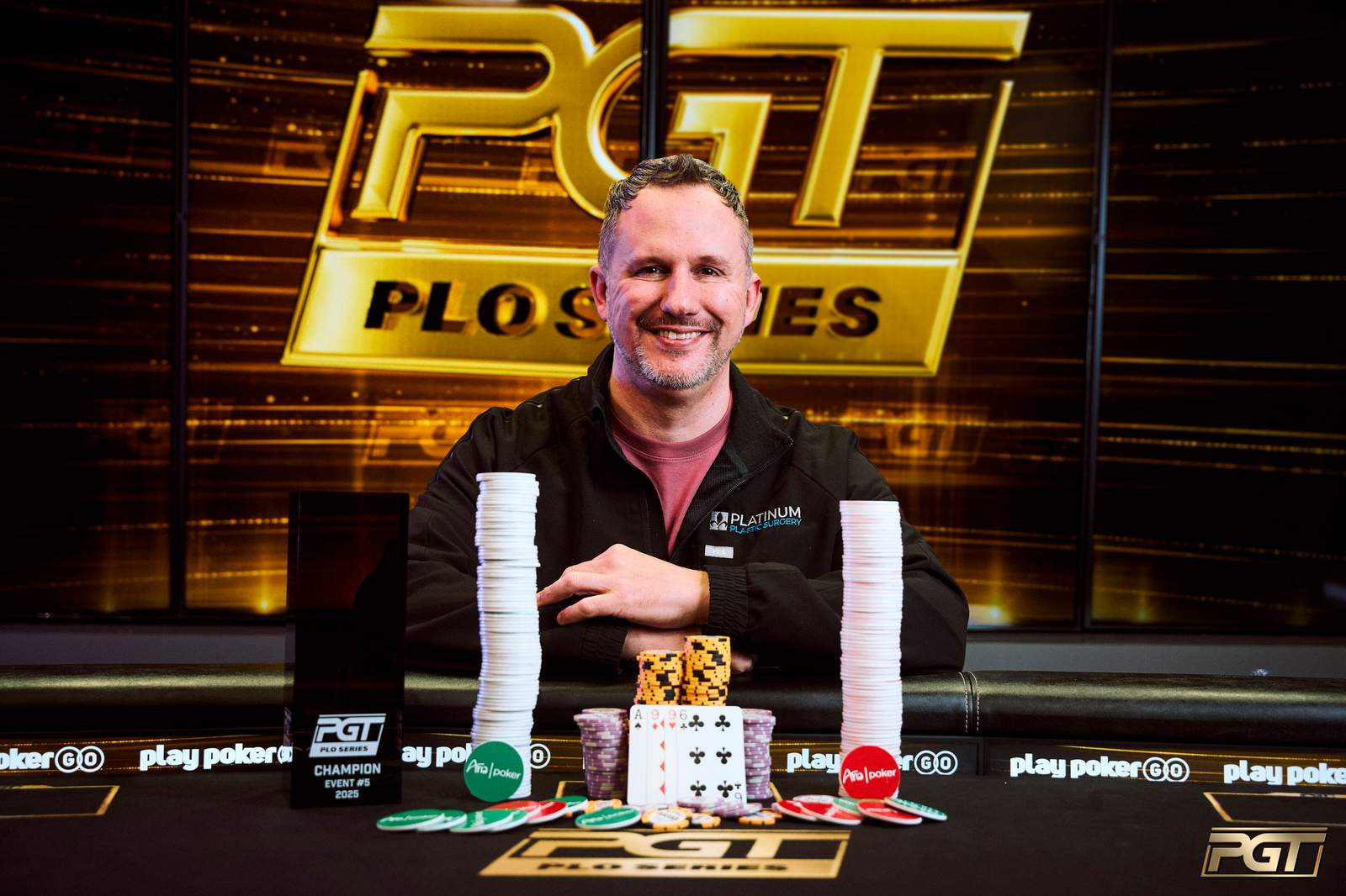 En vez de estar en el quirófano, Christopher Costa operó con éxito en el PGT