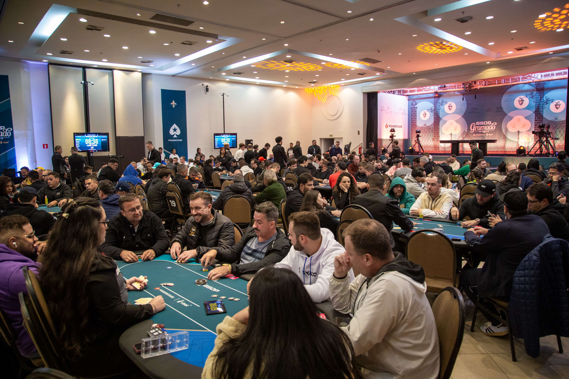 Récord histórico en Gramado: 210 jugadores siguen en el Main Event del BSOP