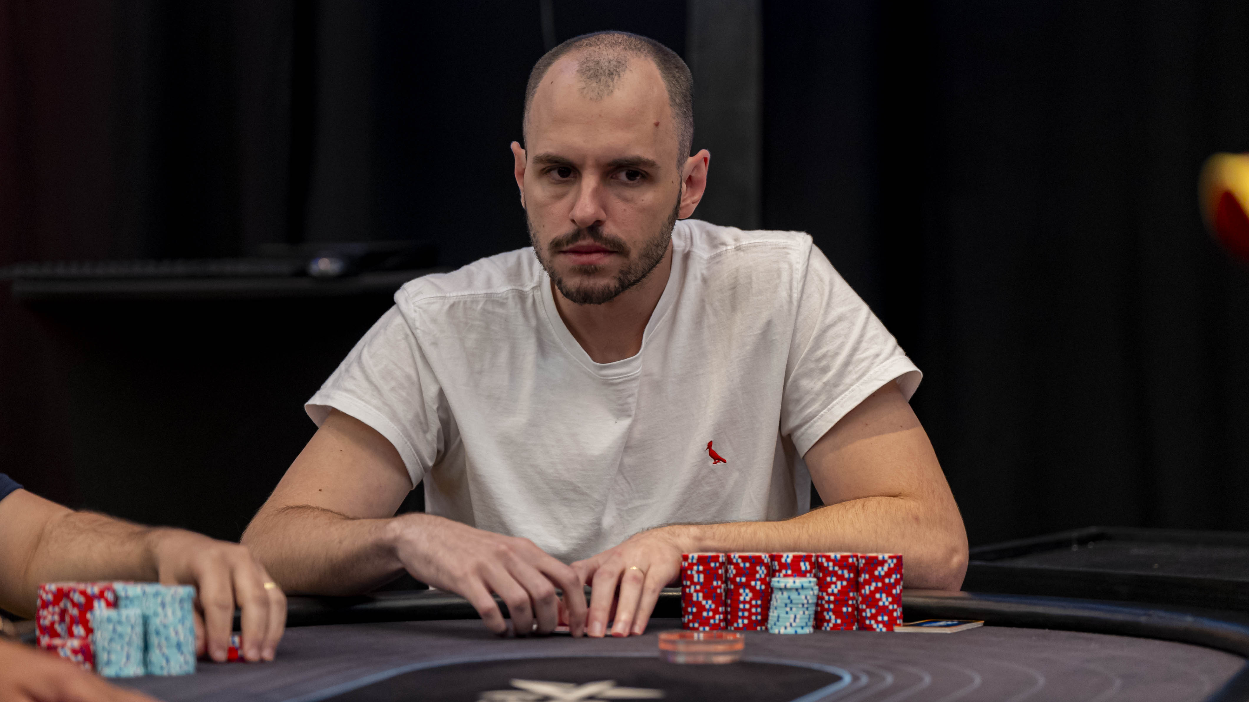 Enjoy Poker Tour: Breno Pilon chega na FT do Main Event em segundo no chipcount