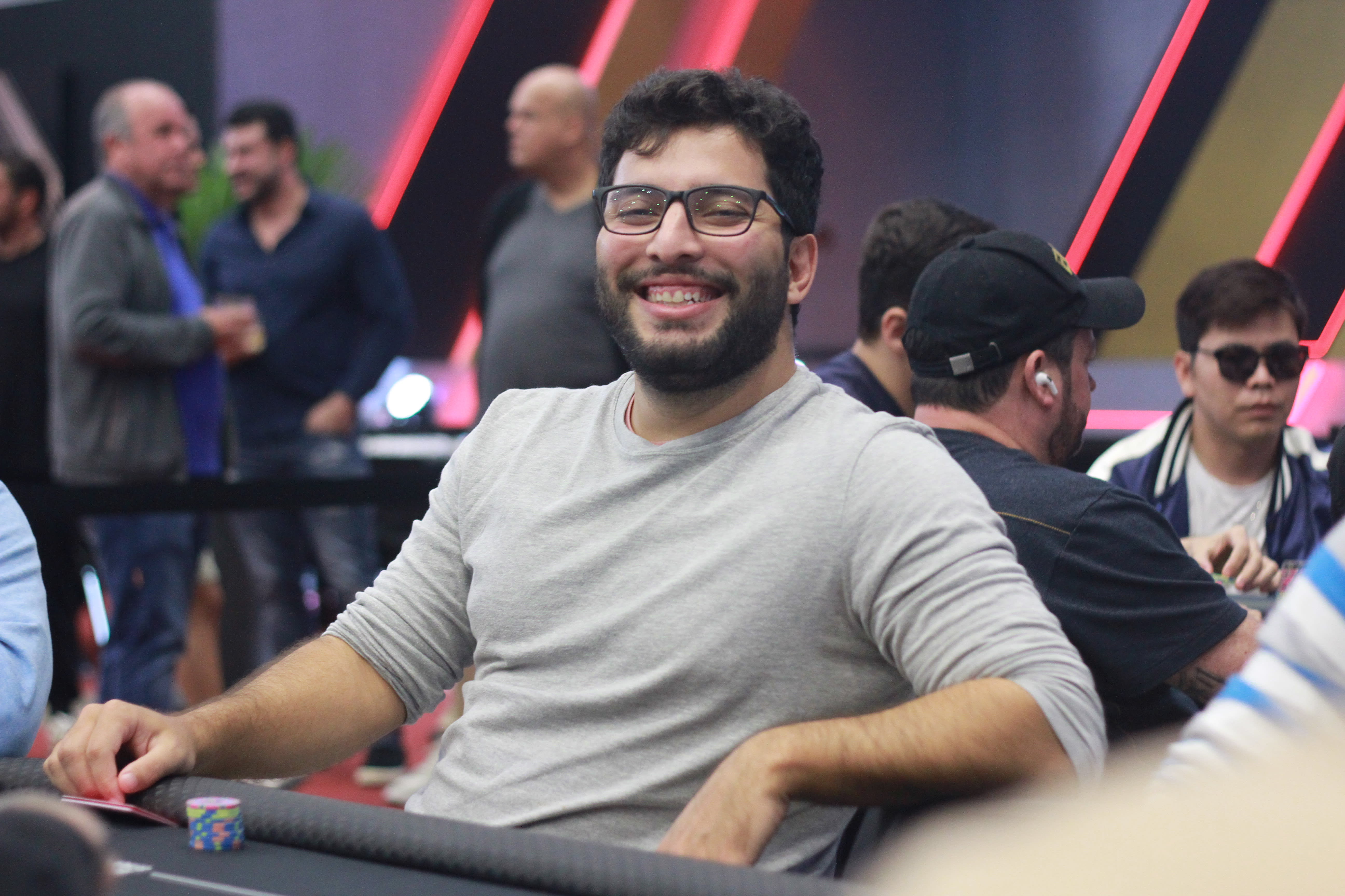 Iago Botelho supera Will Arruda no HU, vence Main Event High do SCOOP e fatura US$ 505 mil
