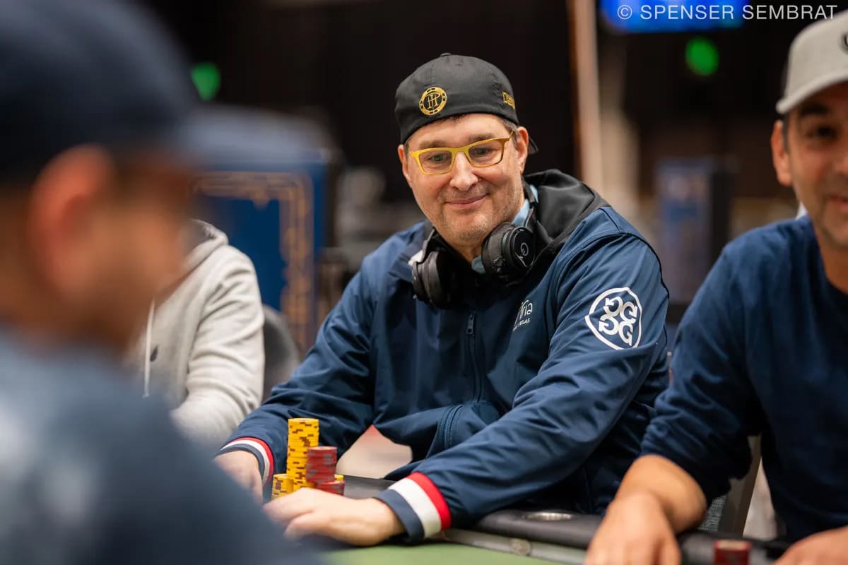 Phil Hellmuth briga pelo 18° bracelete no Dia Final do Evento 77 da WSOP