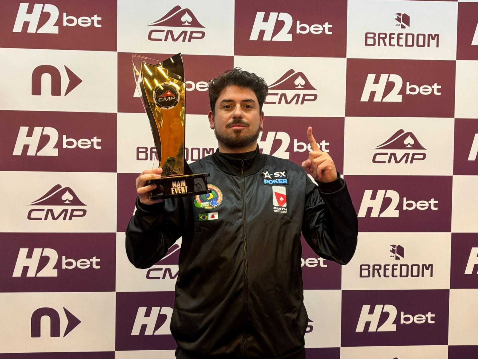 João Pedro Curvello é campeão do Main Event na 2ª etapa do CMP