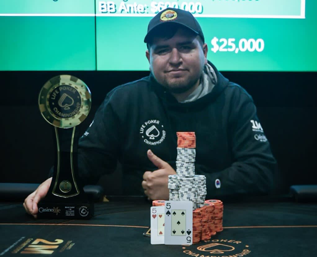 Michel Morales reclamó trofeo dorado de campeón en Casino Life