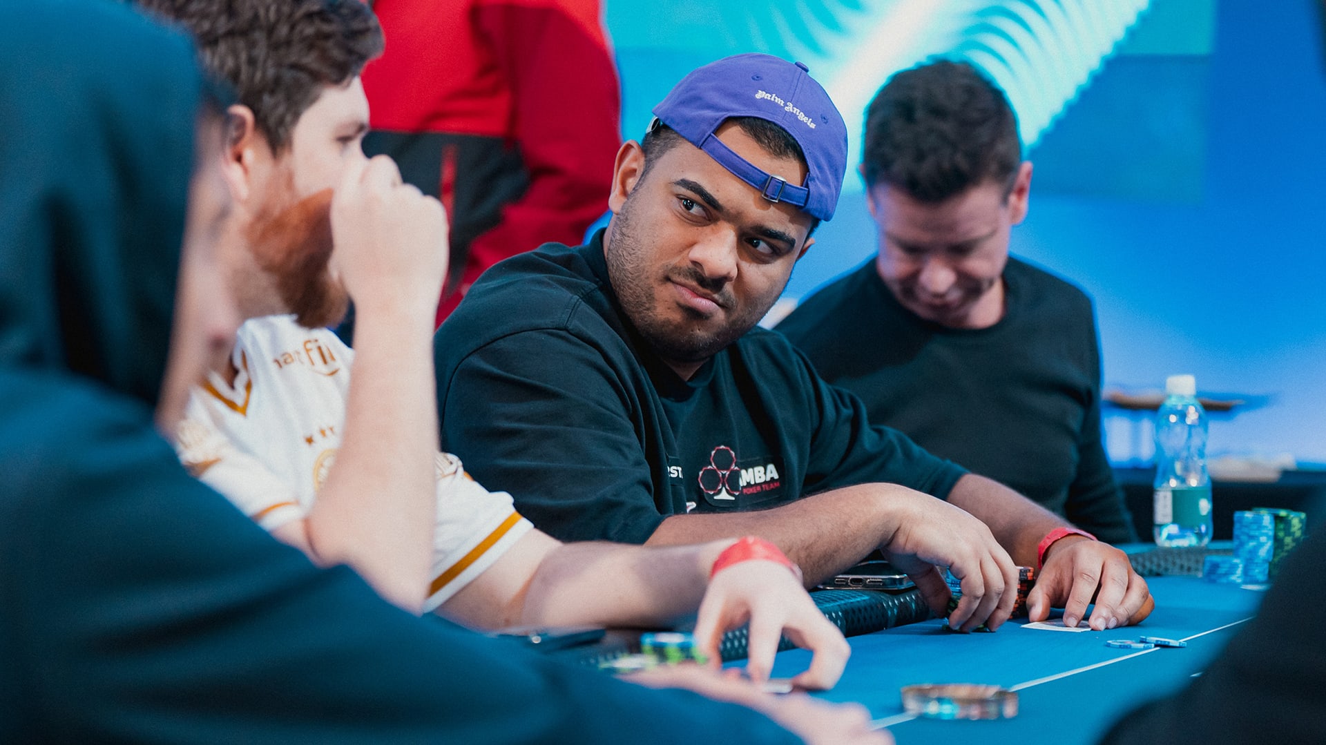 Gabriel Tavares dispara na liderança do BSOP Winter Millions Championship; Neymar Jr também avança