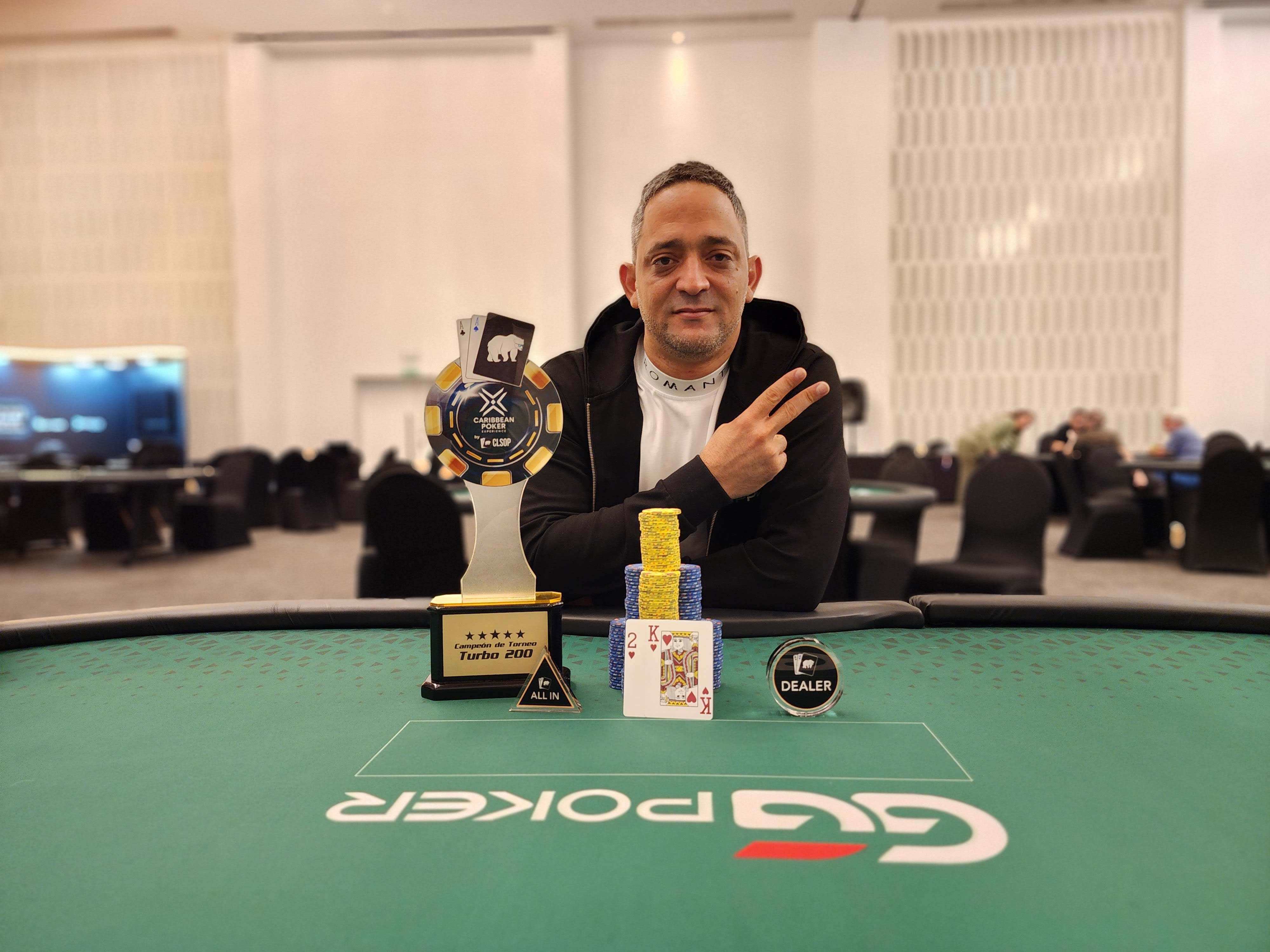 Freddy Caraballo y Robert Kiefer vencieron en la actividad paralela del Caribbean Poker Experience