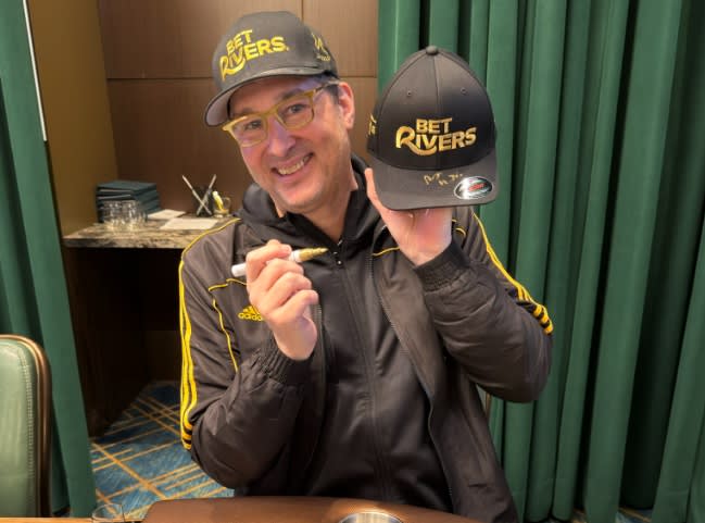 Phil Hellmuth se pasó el fin de semana firmando autógrafos