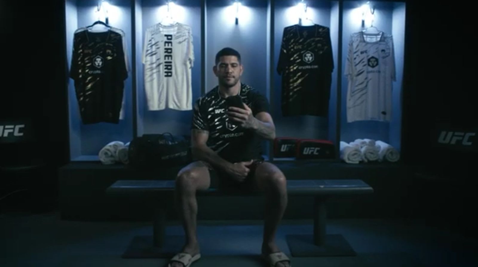 [VIDEO] Del nocaut al all-in: Alex Pereira protagoniza la nueva campaña de un casino digital