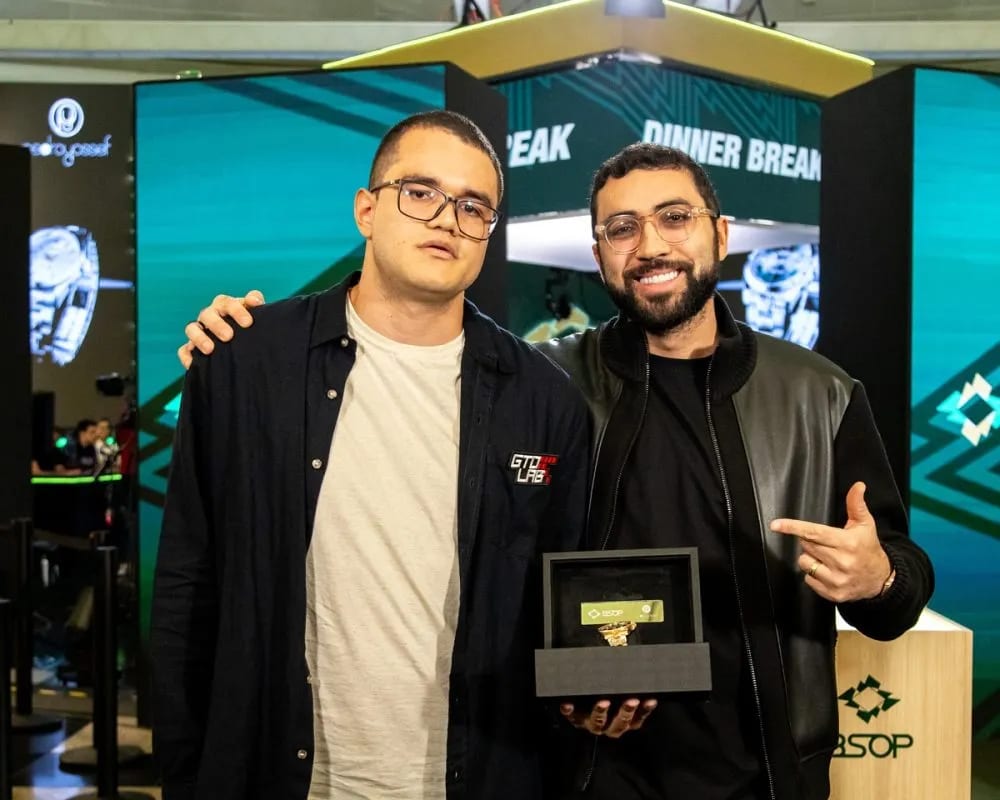 Carlos Serrano hace historia: es el primer extranjero en ganar el Jugador del Año del BSOP