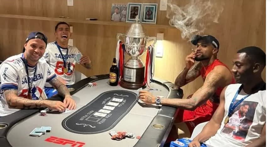 El equipo de fútbol que usó el poker para cargar a su rival tras una final ganada