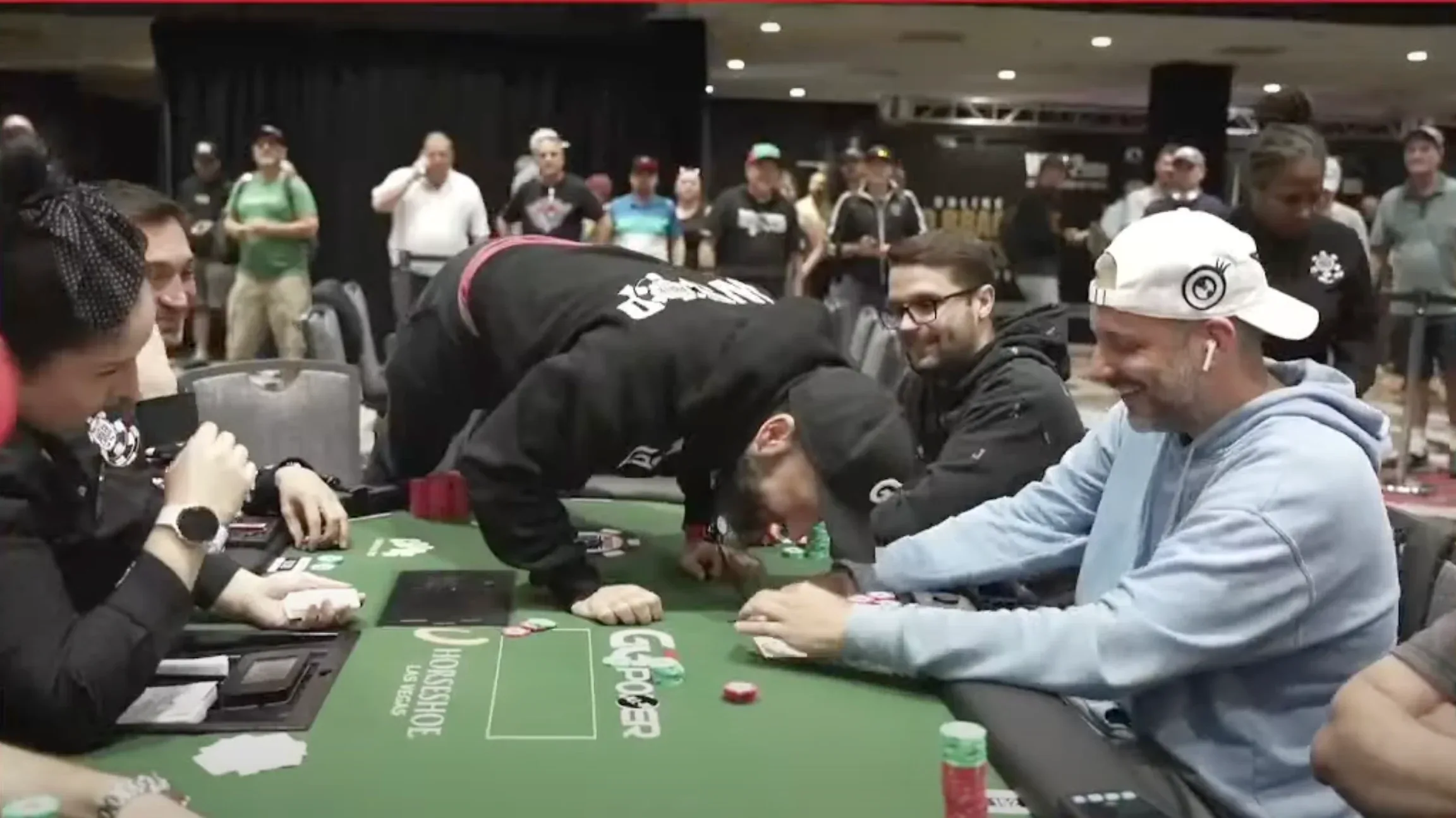 El error que dejó a Negreanu fuera de su primera FT de la WSOP
