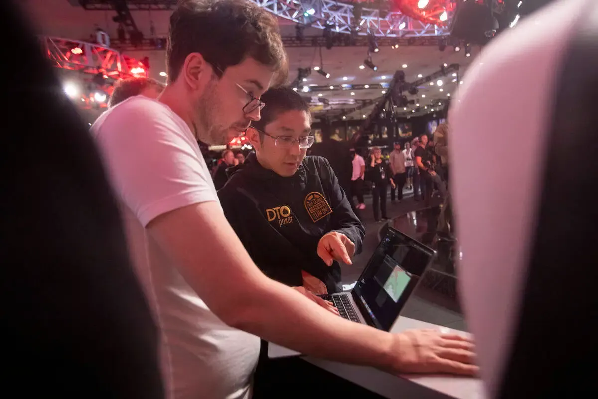 Tarde pero seguro: la WSOP prohíbe los aparatos electrónicos para Bahamas