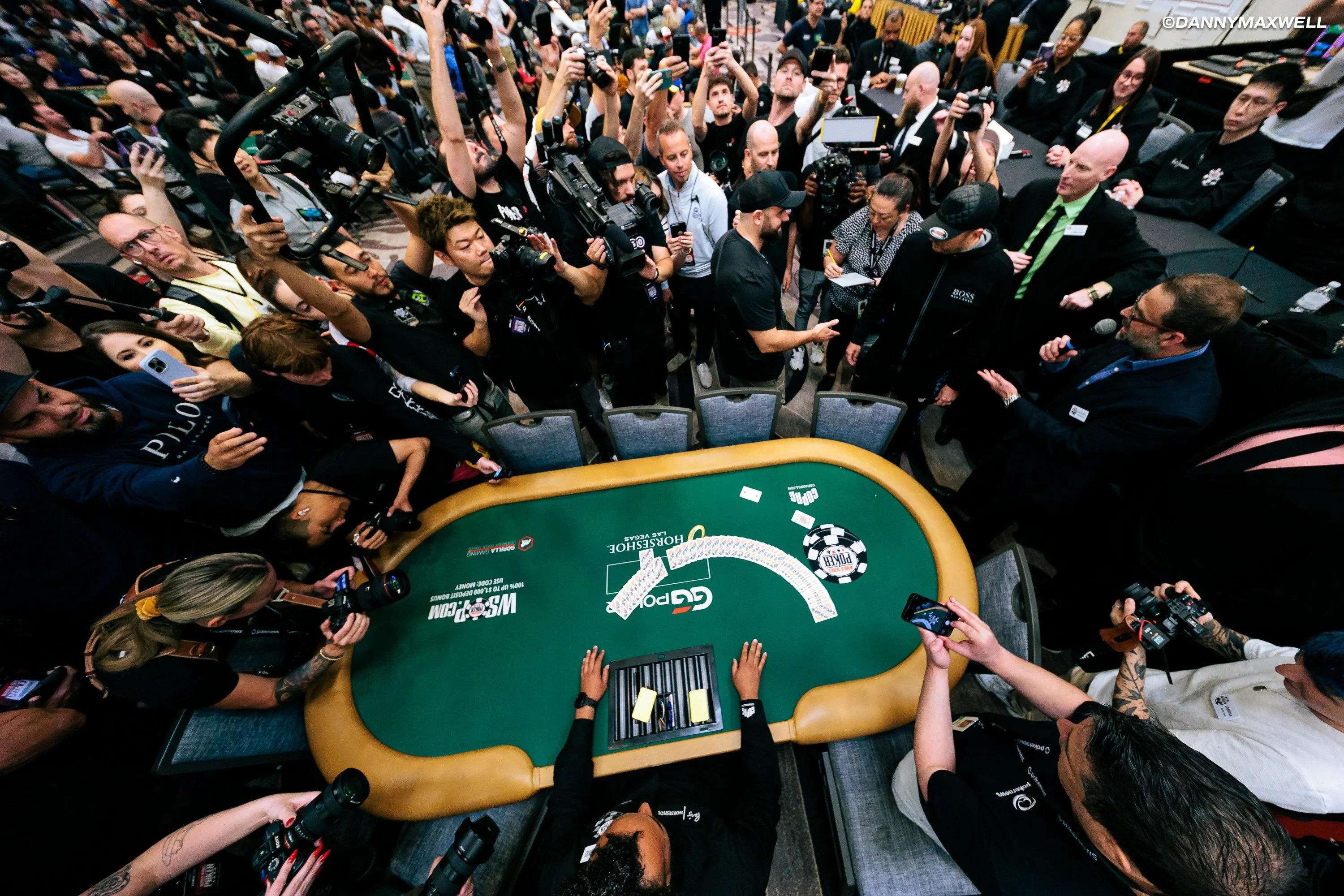 [VIDEO] Un increíble cuádruple all-in ciego en el primer nivel