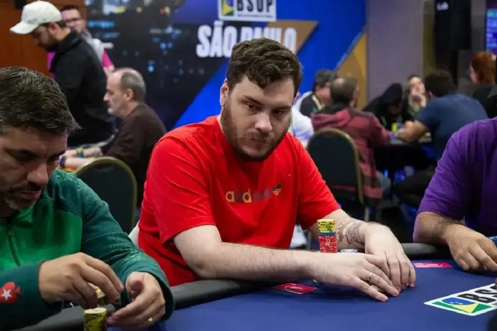 Thiago Baptista é chip leader do 6-Max no BSOP São Paulo