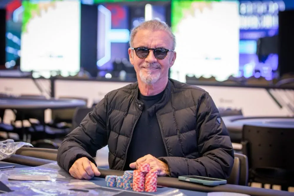 Volnei Serafim avança como chipleader do BSOP Winter Millions Mini Championship