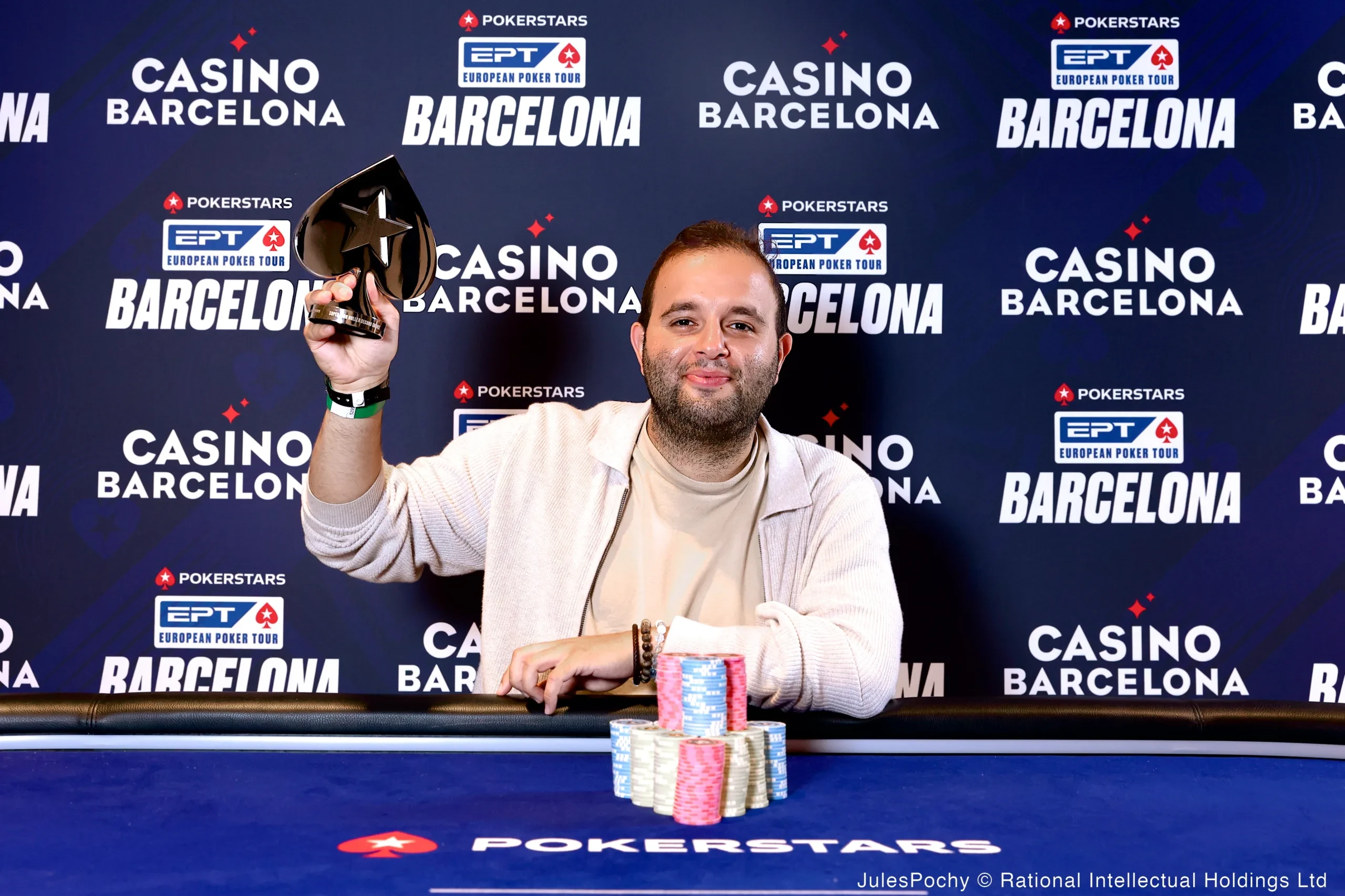 Kayhan Mokri gana el €50K con un «piedra, papel o tijera» versión poker
