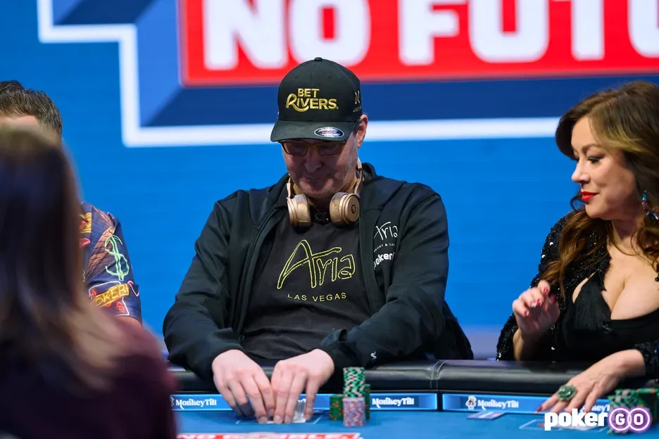 Phil Hellmuth perdió un gran flip… pero mantuvo la calma