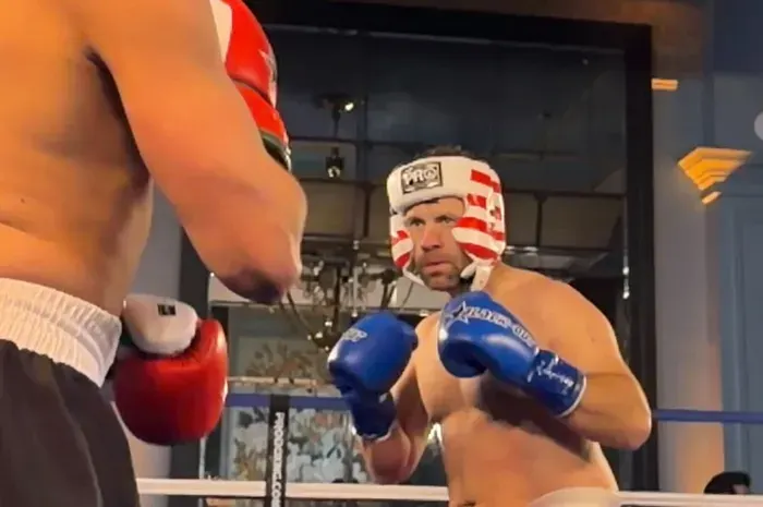 La pelea de boxeo de Jungleman fue suspendida por un golpe bajo