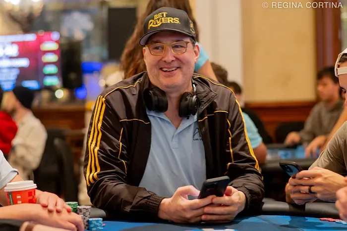 [VIDEO] El increíble fold de Phil Hellmuth: foldeó AK y esquivó ases en ...