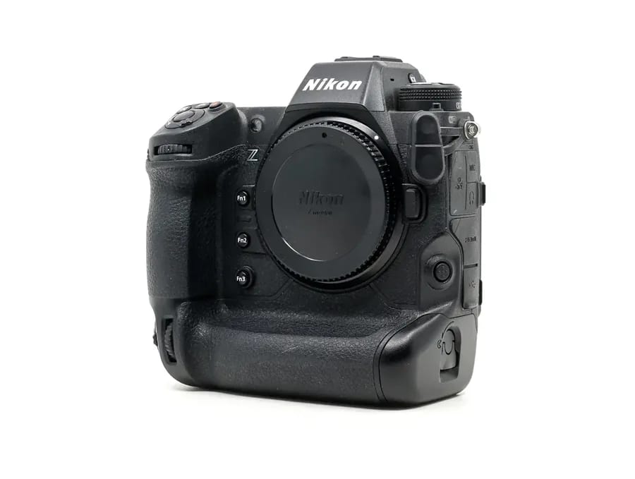 Nikon Z9 — Hybride plein format pro 45,7 MP Vidéo 8K 60p RAW grip intégré, vue 1 sur 4