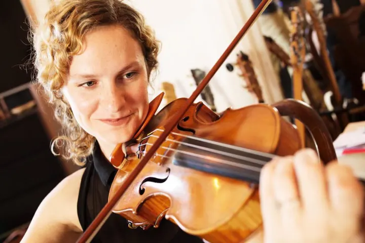 Violin teacher Anna C in Portland