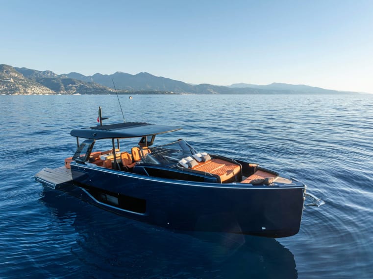 03-A46 Luxury Tender - Blu Murano