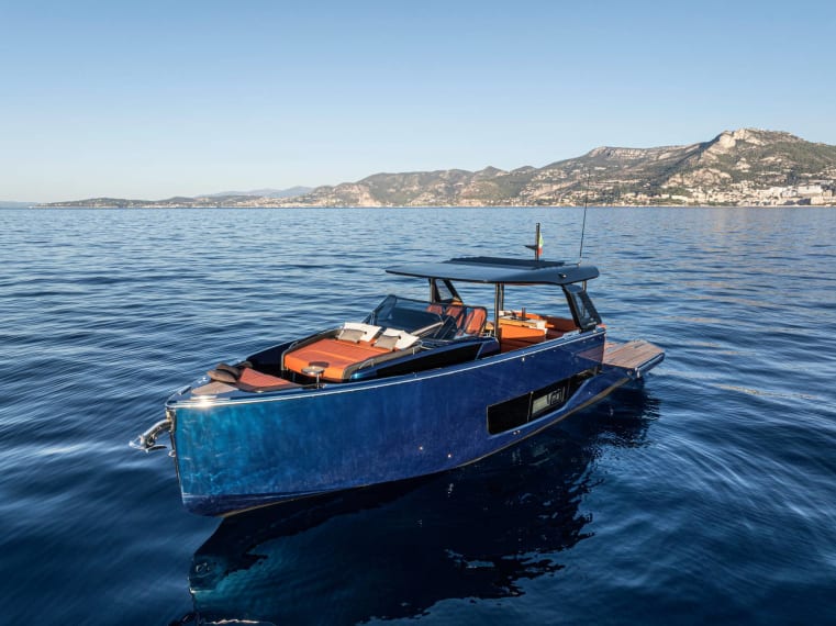 06-A46 Luxury Tender - Blu Murano