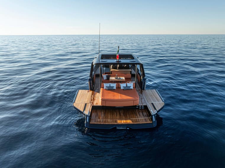 15-A46 Luxury Tender - Blu Murano