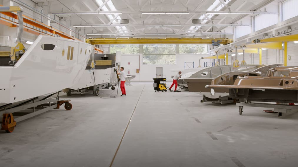 Foto dei processi produttivi e degli stabilimenti Cranchi Yachts