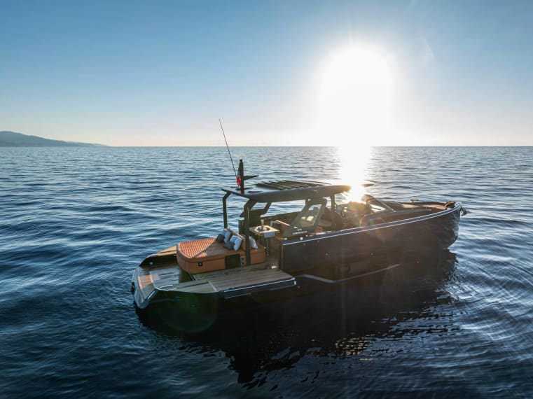 20-A46 Luxury Tender - Blu Murano