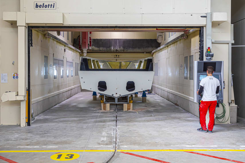 Foto dei processi produttivi e degli stabilimenti Cranchi Yachts
