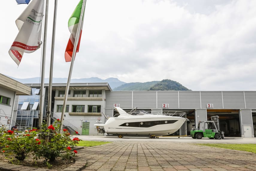 Foto dei processi produttivi e degli stabilimenti Cranchi Yachts