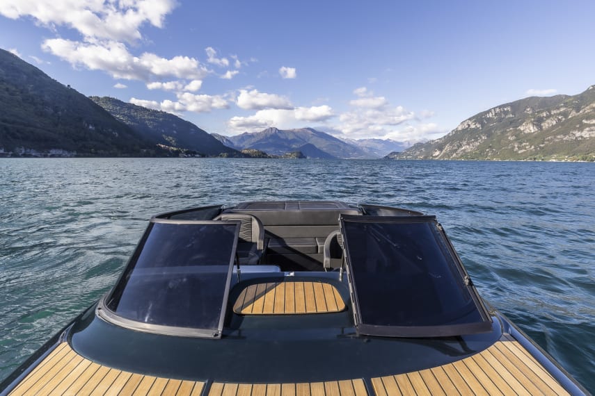 Foto di dettagli ed elementi di stile dell'E26 Classic con colore scafo Verde Audace
