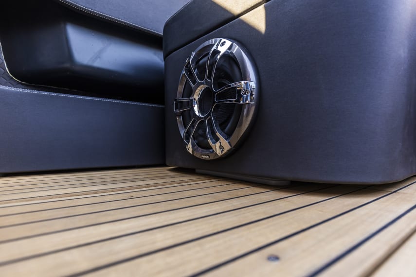 Foto di dettagli ed elementi di stile dell'E26 Classic con colore scafo Verde Audace