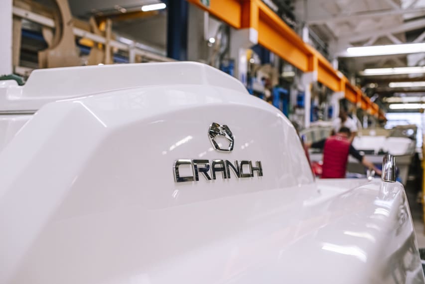 Foto dei processi produttivi e degli stabilimenti Cranchi Yachts