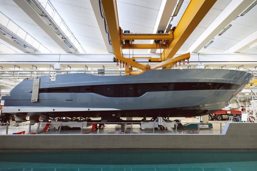 Foto dei processi produttivi e degli stabilimenti Cranchi Yachts