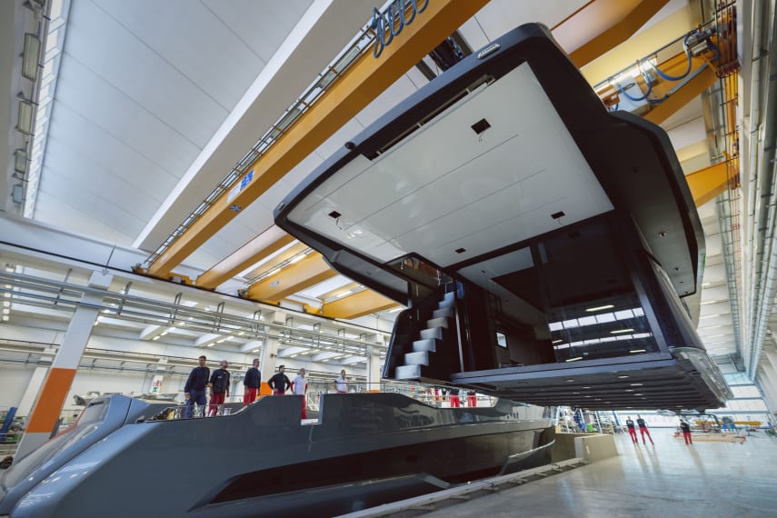 Foto dei processi produttivi e degli stabilimenti Cranchi Yachts