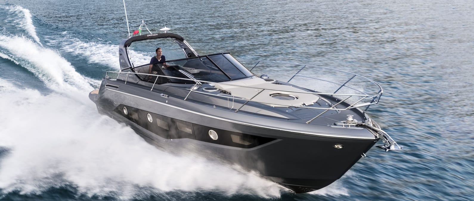 Cranchi Z35 in Grigio Medusa — sportlicher Daycruiser