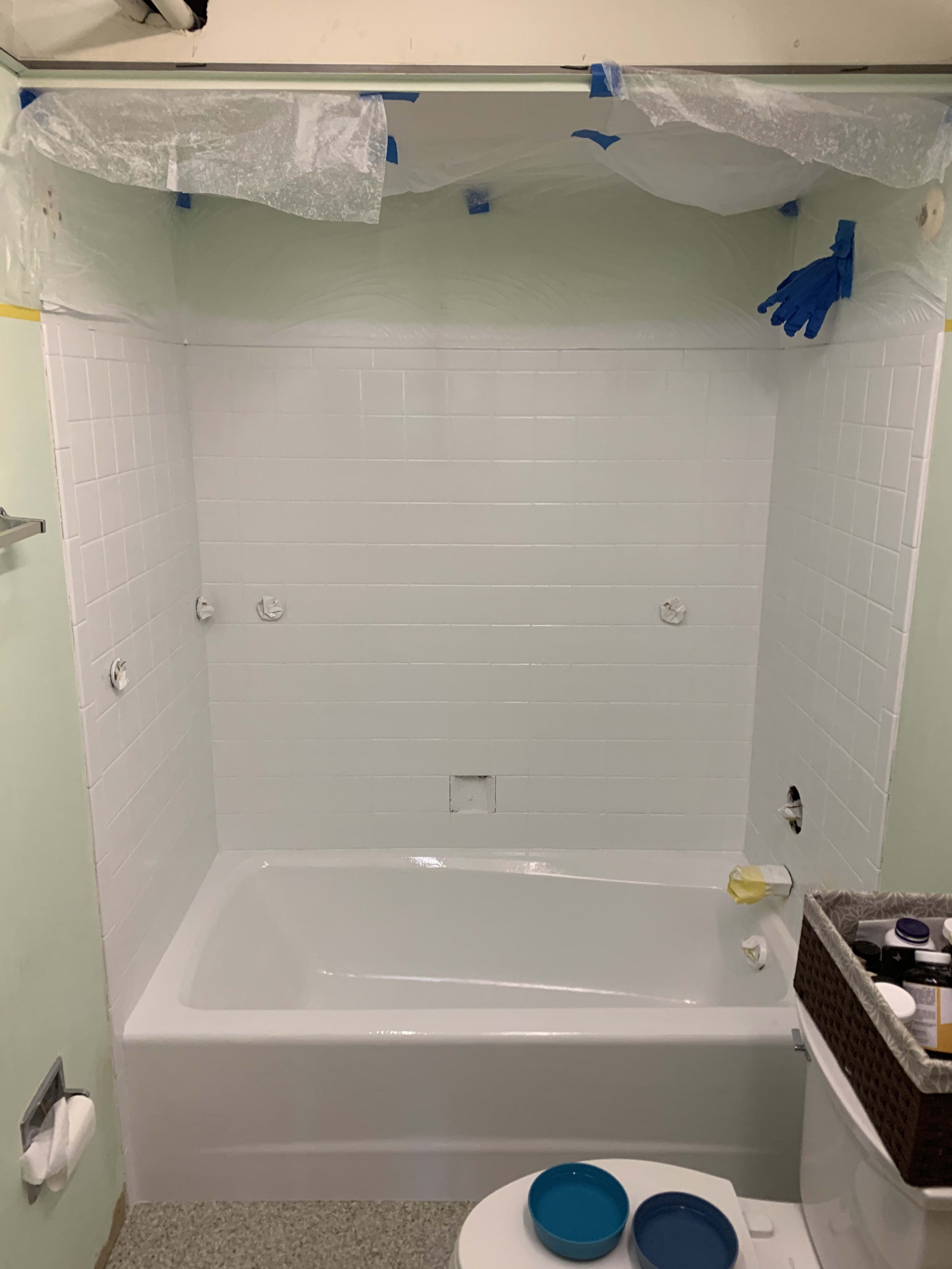 Beautiful white shower and tub after thermoglazing