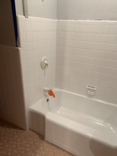 Refinished, thermoglazed bathtub