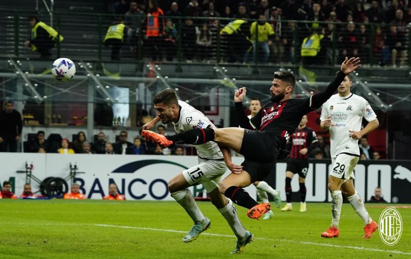 Meski Kena Kartu Merah, Olivier Giroud Bangga Jadi Penentu Kemenangan AC Milan atas Spezia